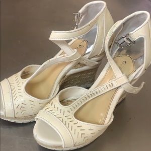 Off white wedges
